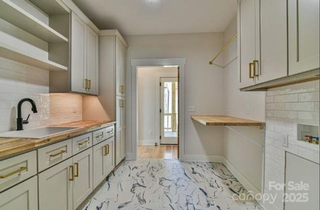 80 Sharon Road, Fairview, NC 28730