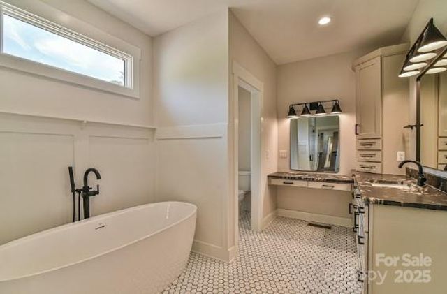 80 Sharon Road, Fairview, NC 28730