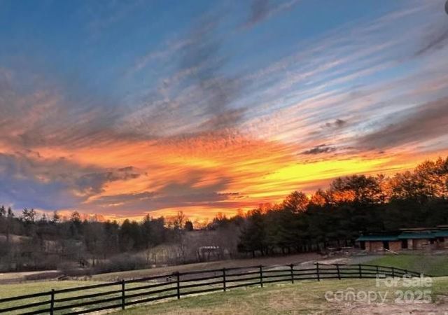 80 Sharon Road, Fairview, NC 28730