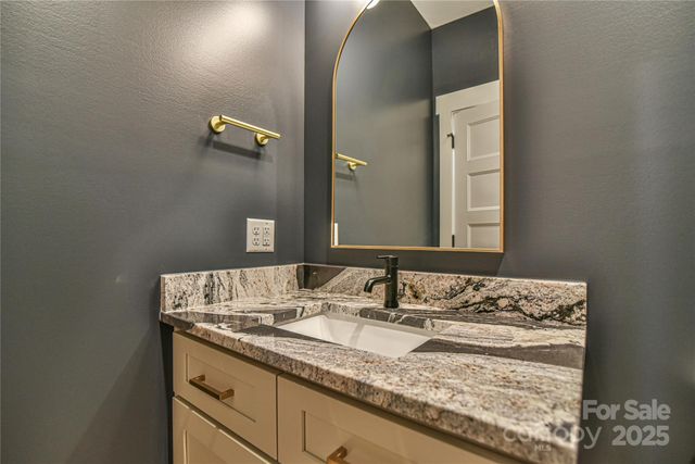 80 Sharon Road, Fairview, NC 28730