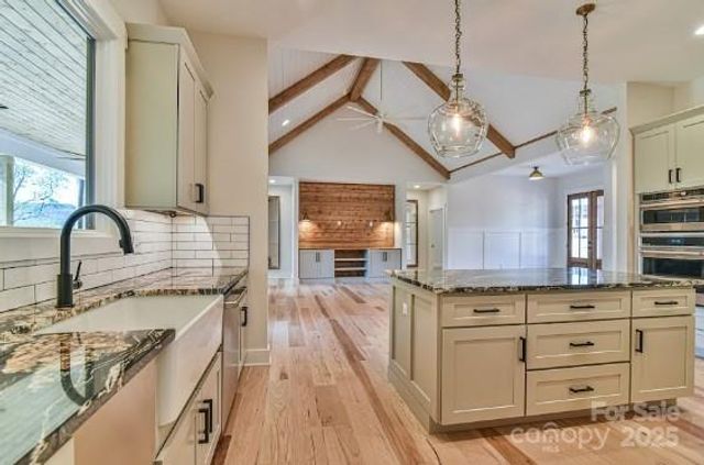 80 Sharon Road, Fairview, NC 28730