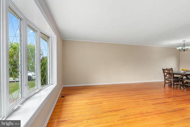 1001 MUELLER RD, Warminster, PA 18974