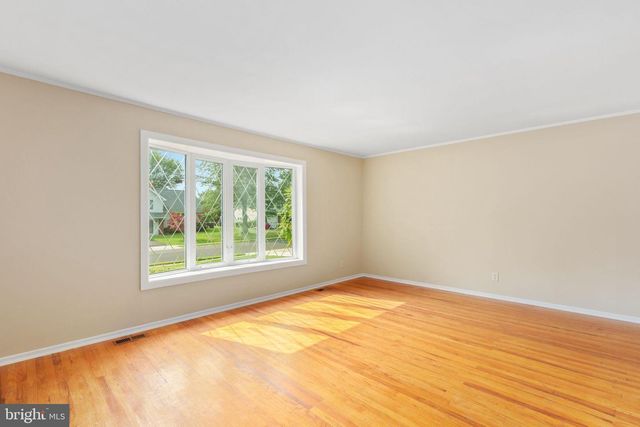 1001 MUELLER RD, Warminster, PA 18974