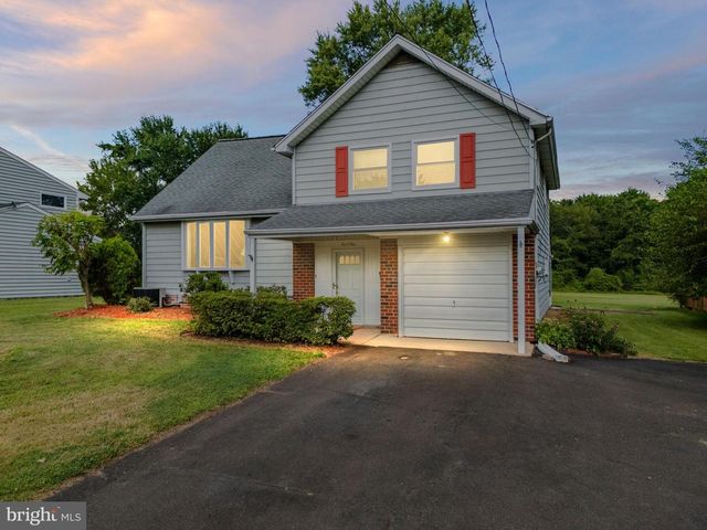 1001 MUELLER RD, Warminster, PA 18974