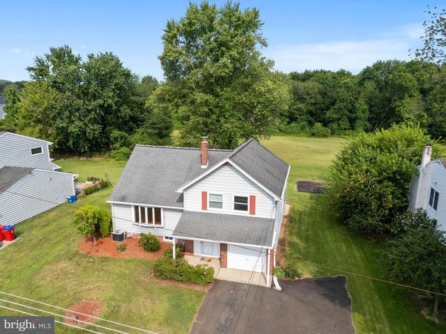 1001 MUELLER RD, Warminster, PA 18974