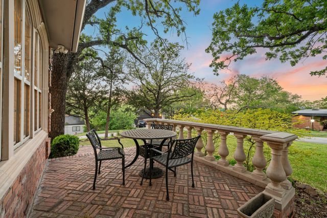 3716 Oakwood Drive, Grapevine, TX 76051
