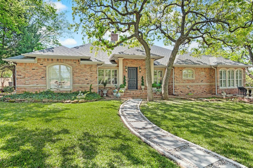 3716 Oakwood Drive, Grapevine, TX 76051