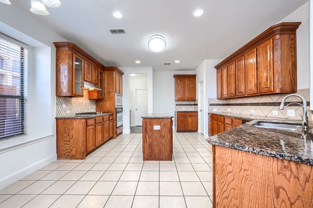 1127 Valley Vista Drive, Irving, TX 75063
