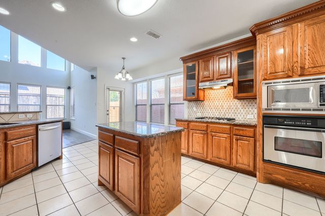 1127 Valley Vista Drive, Irving, TX 75063