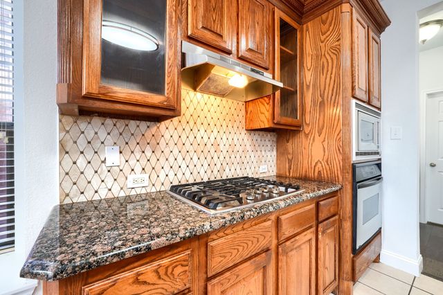 1127 Valley Vista Drive, Irving, TX 75063