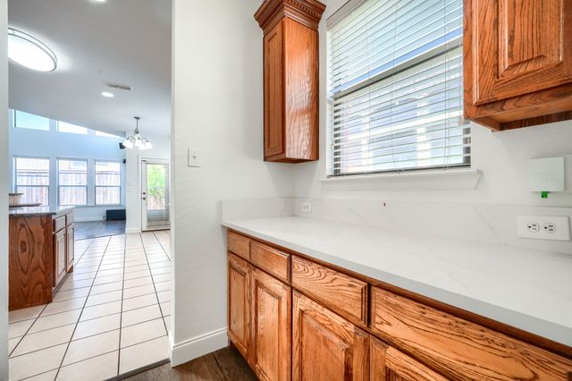 1127 Valley Vista Drive, Irving, TX 75063