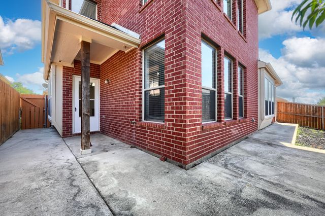 1127 Valley Vista Drive, Irving, TX 75063