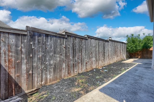 1127 Valley Vista Drive, Irving, TX 75063