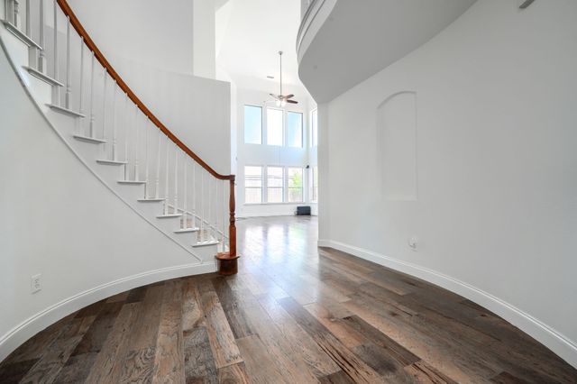 1127 Valley Vista Drive, Irving, TX 75063