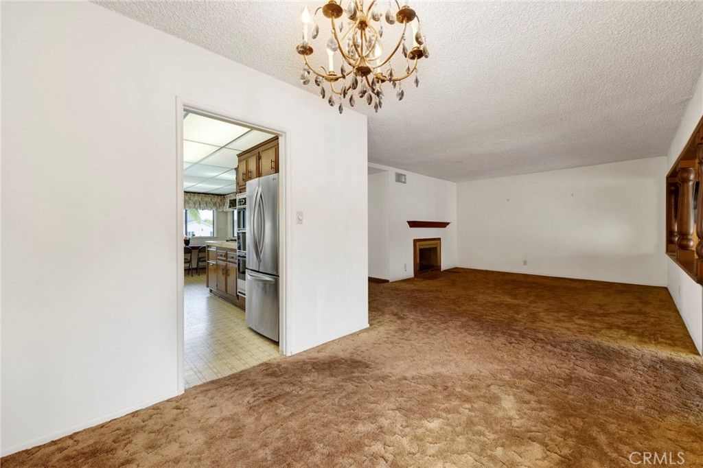 Image 12 of property listing at 633 Groton Drive, Burbank, CA 91504