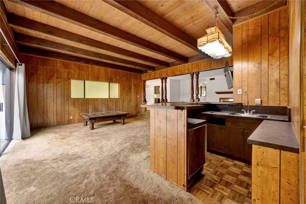 Image 15 of property listing at 633 Groton Drive, Burbank, CA 91504