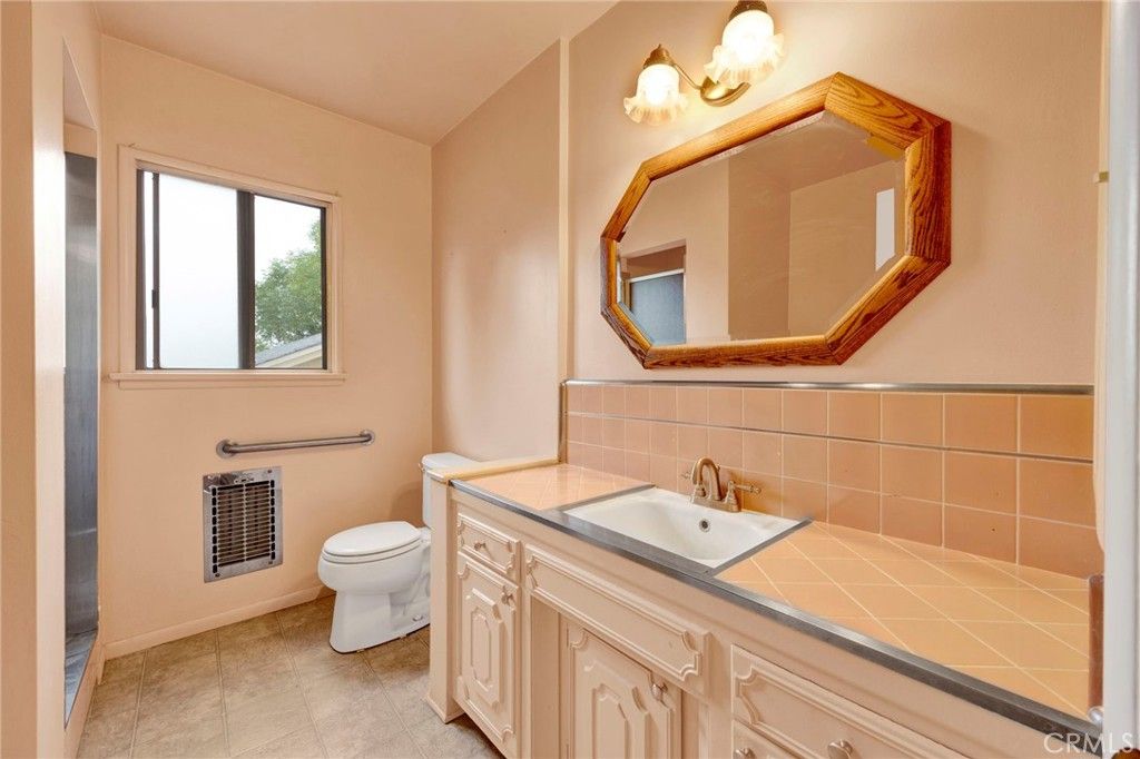 Image 25 of property listing at 633 Groton Drive, Burbank, CA 91504