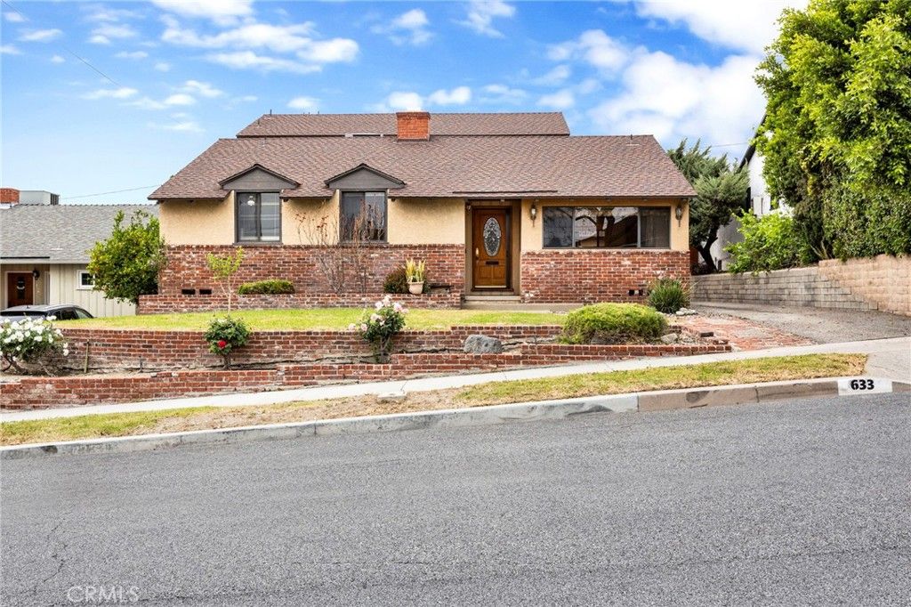 Image 3 of property listing at 633 Groton Drive, Burbank, CA 91504