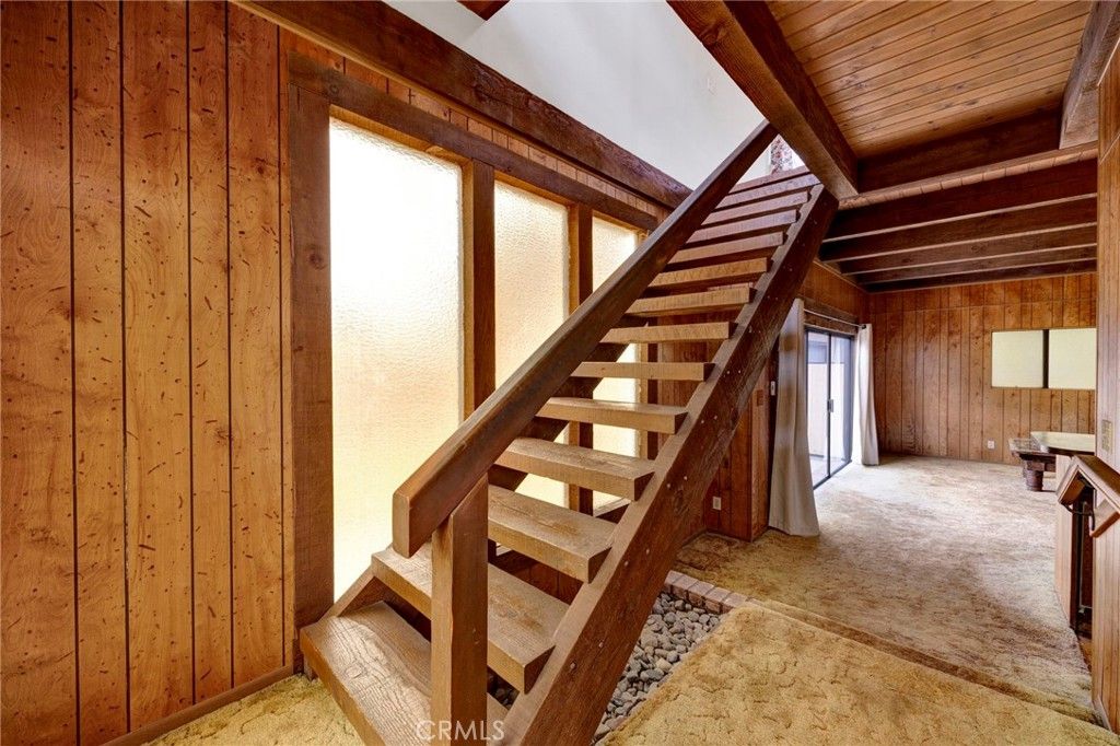 Image 30 of property listing at 633 Groton Drive, Burbank, CA 91504