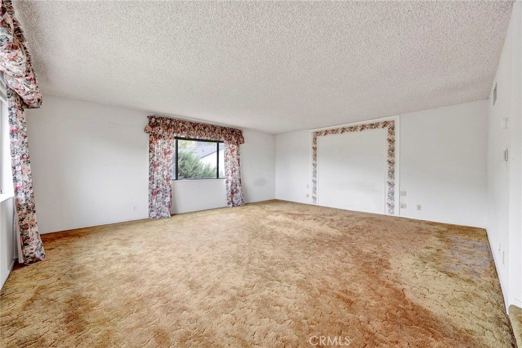 Image 31 of property listing at 633 Groton Drive, Burbank, CA 91504