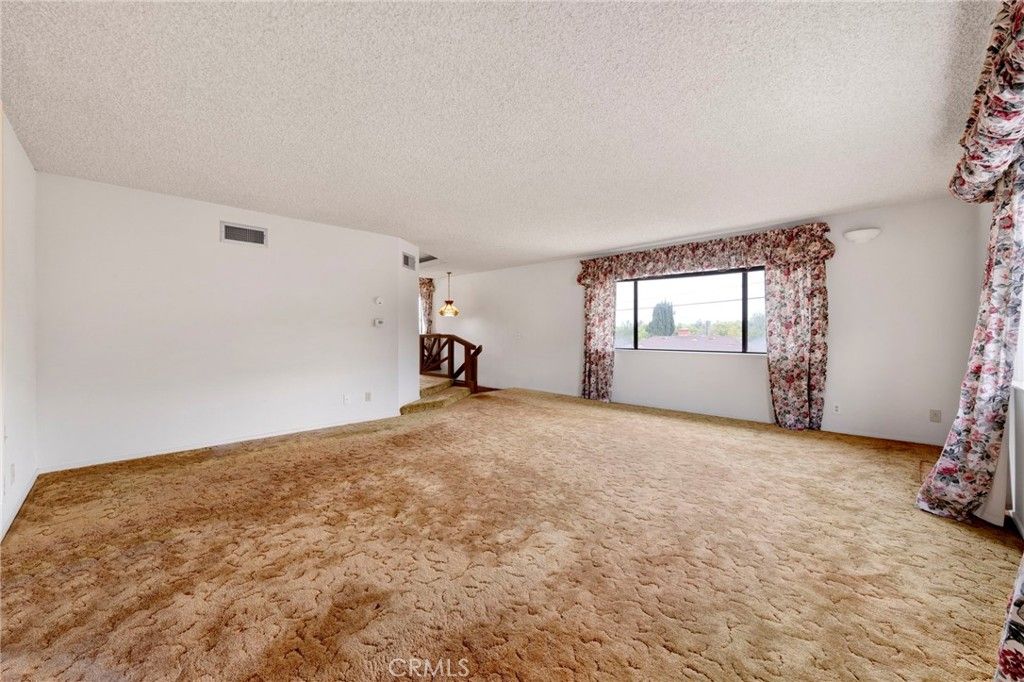 Image 32 of property listing at 633 Groton Drive, Burbank, CA 91504