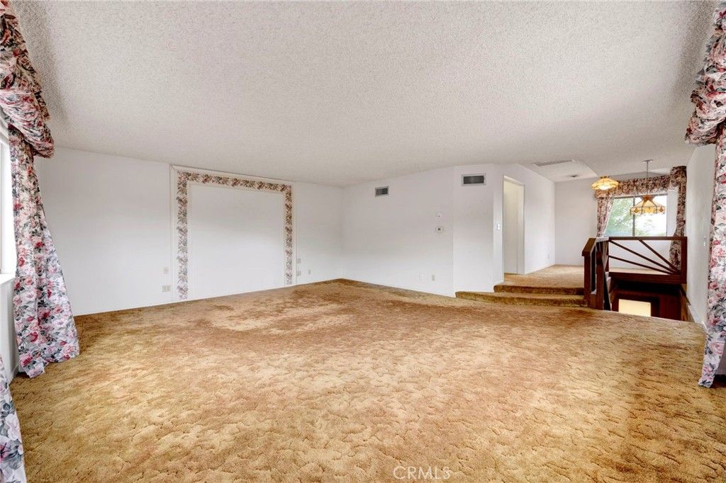 Image 33 of property listing at 633 Groton Drive, Burbank, CA 91504