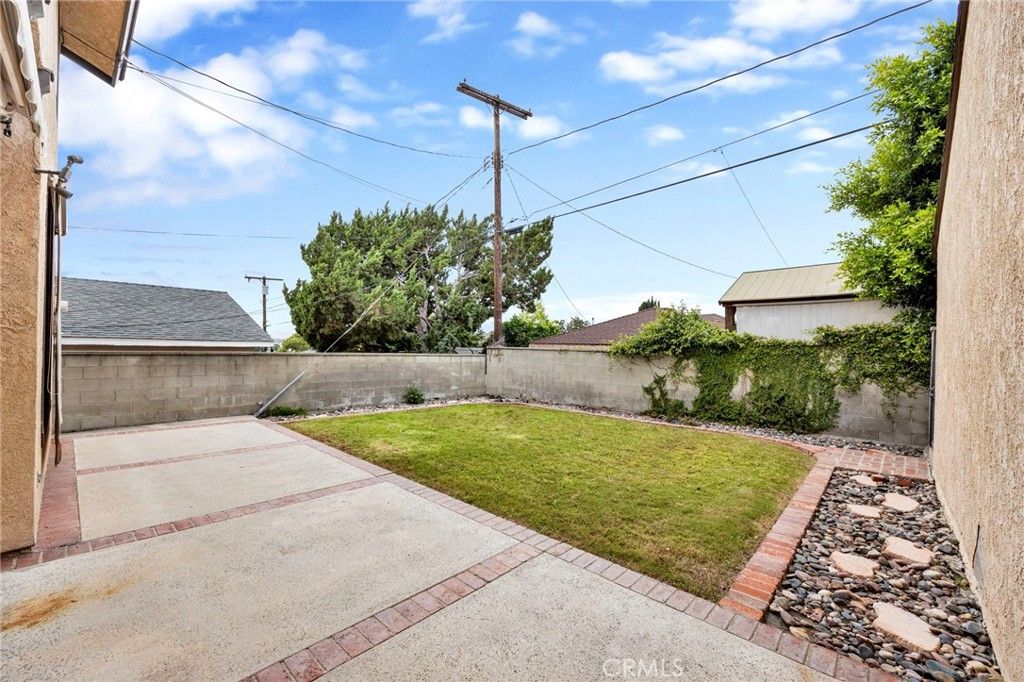 Image 38 of property listing at 633 Groton Drive, Burbank, CA 91504