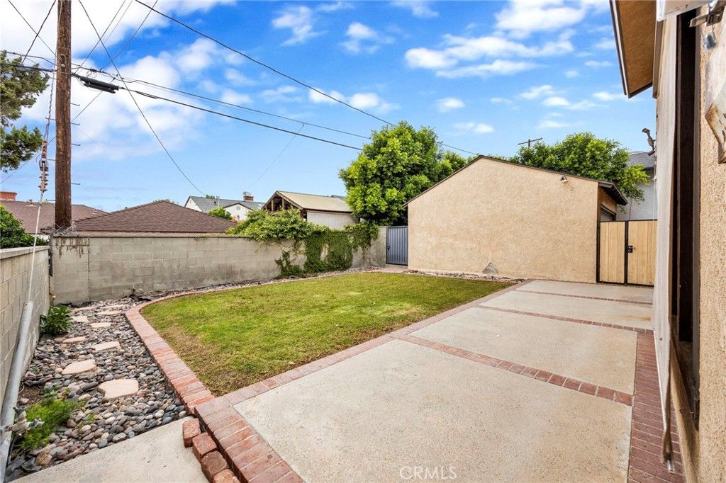 Image 39 of property listing at 633 Groton Drive, Burbank, CA 91504