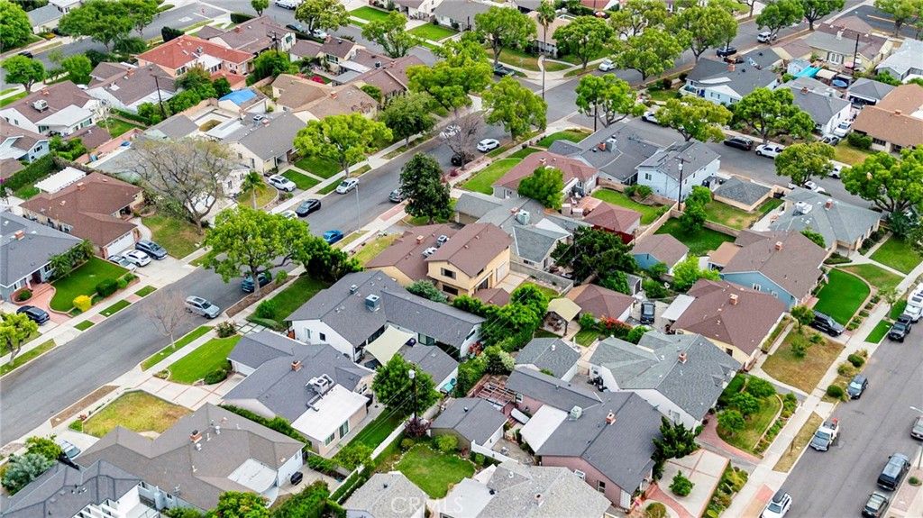 Image 42 of property listing at 633 Groton Drive, Burbank, CA 91504