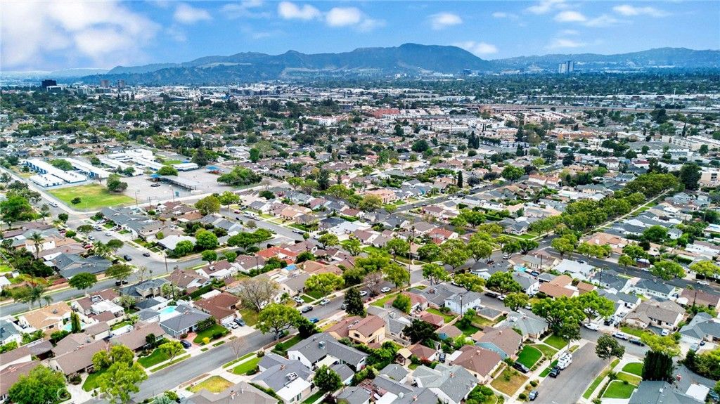 Image 43 of property listing at 633 Groton Drive, Burbank, CA 91504