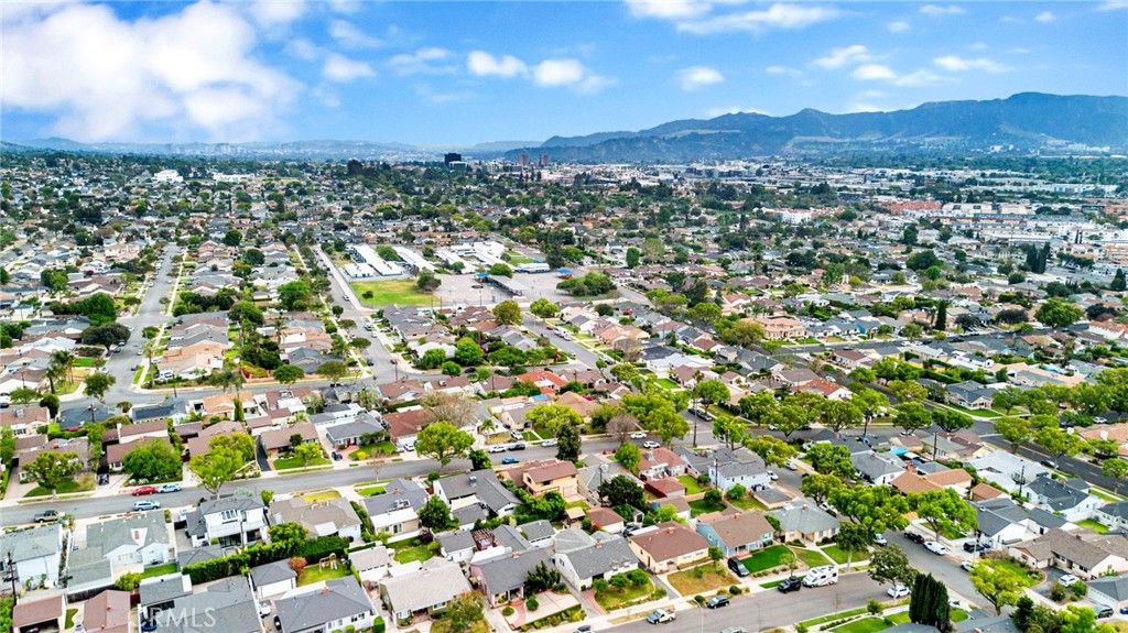 Image 46 of property listing at 633 Groton Drive, Burbank, CA 91504