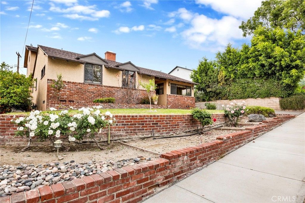 Image 7 of property listing at 633 Groton Drive, Burbank, CA 91504