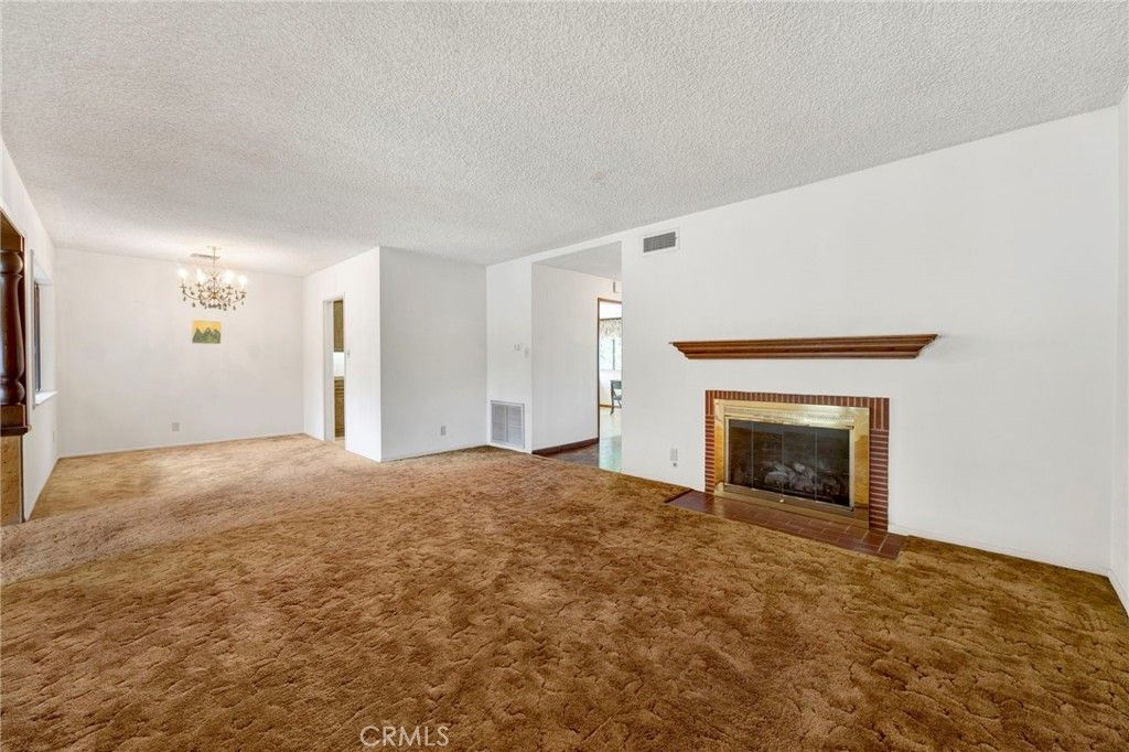 Image 9 of property listing at 633 Groton Drive, Burbank, CA 91504