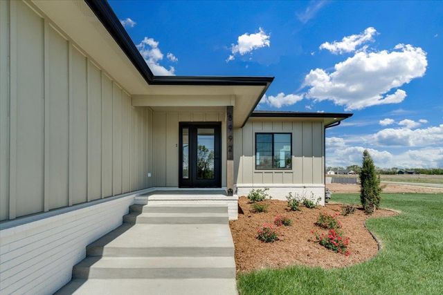 8992 E Bradford St, Wichita, KS 67210