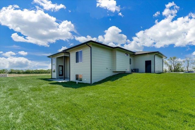 8992 E Bradford St, Wichita, KS 67210