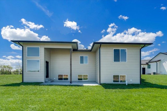 8992 E Bradford St, Wichita, KS 67210