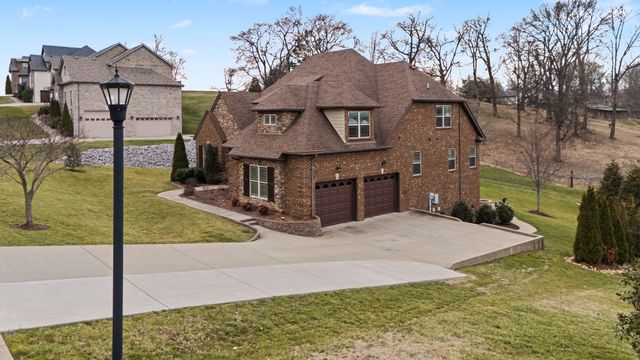 119 Dobson Knob Trl, Nolensville, TN 37135