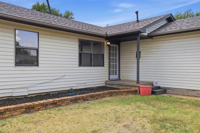 102 Belisle Avenue, Yukon, OK 73099