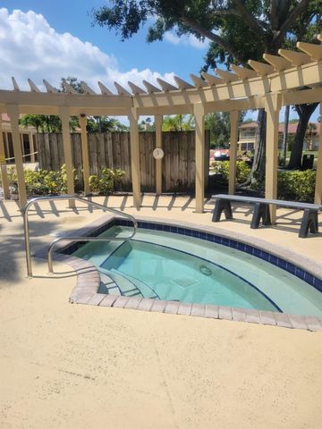 4815 Via Palm Lake 1401, West Palm Beach, FL 33417