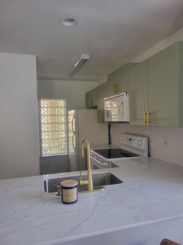 4815 Via Palm Lake 1401, West Palm Beach, FL 33417