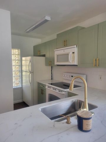 4815 Via Palm Lake 1401, West Palm Beach, FL 33417