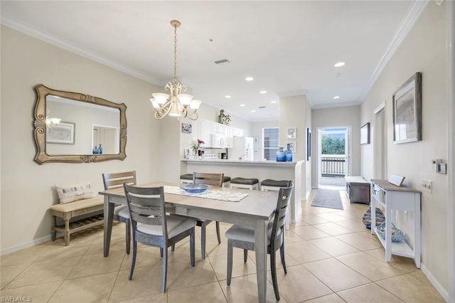 8253 Parkstone PL 206, Naples, FL 34120