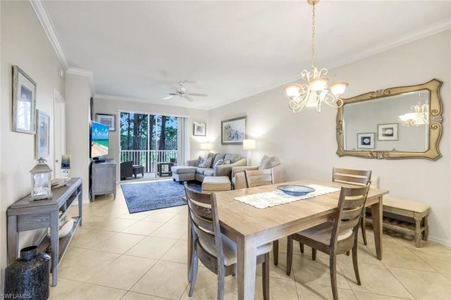 8253 Parkstone PL 206, Naples, FL 34120