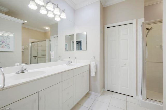 8253 Parkstone PL 206, Naples, FL 34120
