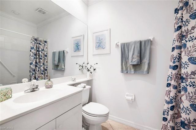 8253 Parkstone PL 206, Naples, FL 34120