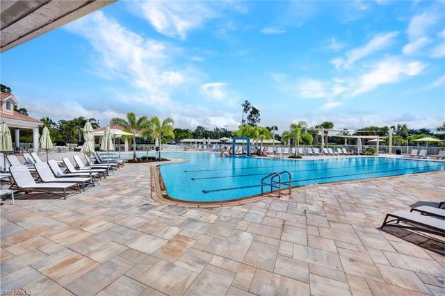 8253 Parkstone PL 206, Naples, FL 34120