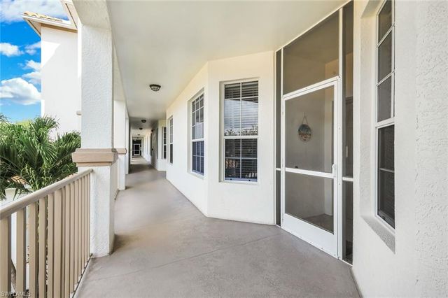 8253 Parkstone PL 206, Naples, FL 34120