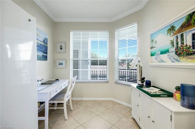 8253 Parkstone PL 206, Naples, FL 34120