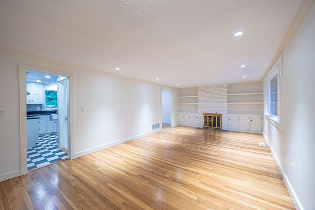 85 Woodland Rd, Boston, MA 02130