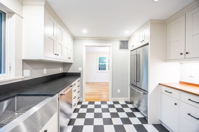 85 Woodland Rd, Boston, MA 02130